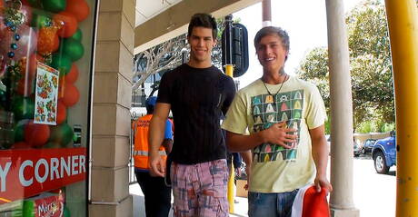 現實同性戀色情片，Kris Evans 和 Kevin Warhol 互相吸吮雞巴