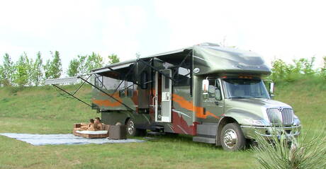 Hungarian husky guy Jim Kerouac and american young Todd Rosset have a hot sex outdoor