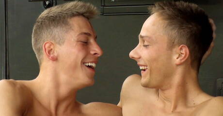 Hungarian husky guy Jim Kerouac and american young Todd Rosset have a hot sex outdoor