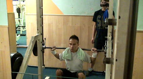 De goed gebouwde Tsjechische Kevin Warhol en de Amerikaanse jongeman Todd Rosset in een pikzuigscène