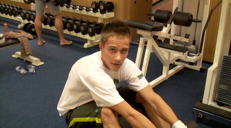 De goed gebouwde Tsjechische Kevin Warhol en de Amerikaanse jongeman Todd Rosset in een pikzuigscène