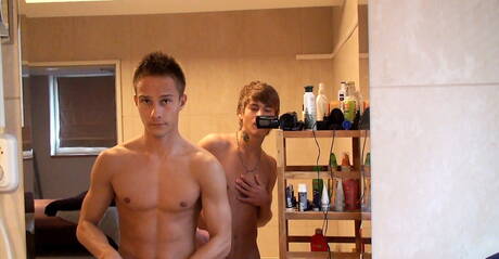 De goed gebouwde Tsjechische Kevin Warhol en de Amerikaanse jongeman Todd Rosset in een pikzuigscène