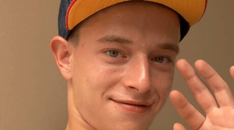 Der junge Josiah Reno wichst