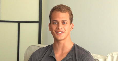 健美運動員Leo Clayton戲弄他的雞巴