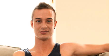 肌肉發達的 Ridley Miller 手淫