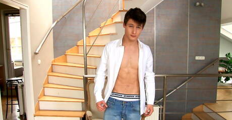 Belami Online: Husky guy Maxime Kane jerk off his cock