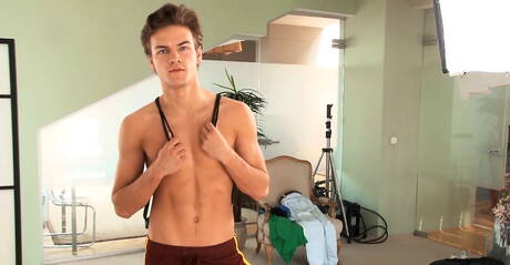 Der attraktive Corey Stark wichst