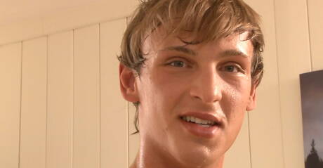 Sterke stier Aaron Brady plaagt zijn pik