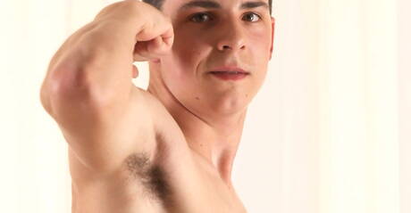 Kelly Draper, ben costruita, si diverte