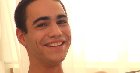 Il ragazzo husky Tariq Maiga si diverte