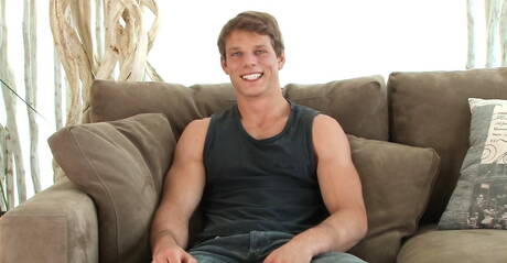 Bull Clark Eckhart masturbeert