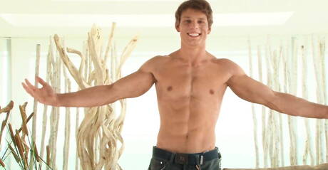 Bull Clark Eckhart masturbeert