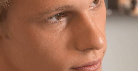 Der kräftige Griffin Phillips wichst seinen Schwanz