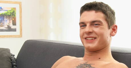 O touro Zackery Willis masturbando seu pau