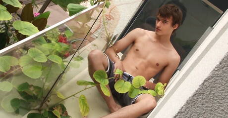 Słowacki młody Kieran Benning masturbuje się na zewnątrz