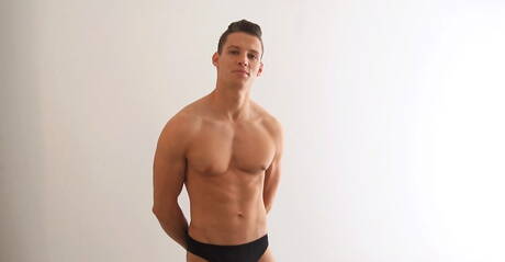 El semental checo Jon Kael y el guapo Enrique Vera se masturban