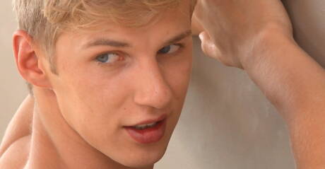 Well-built Tim Heyers having a pleasure