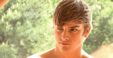 Amerykański mięśniak Mick Lovell masturbuje się swoim kutasem