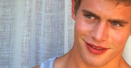 捷克帥哥 Dolph Lambert 在泳池邊自慰