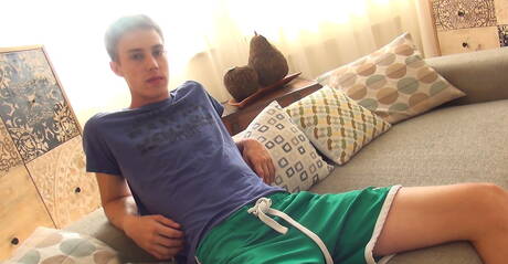 Tough guy Paul Cavill jerk off his dick