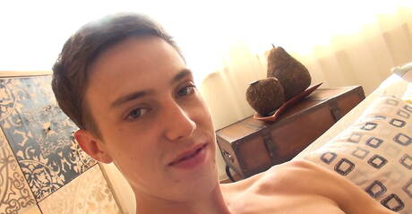 Tough guy Paul Cavill jerk off his dick