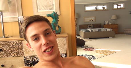 Tough guy Paul Cavill jerk off his dick