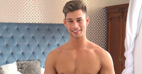 Belami Online: Bulle Zac Haynes masturbiert