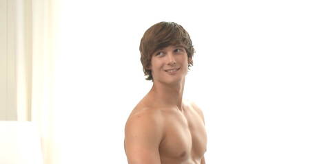 Hunk Jerry Dean speelt met pik