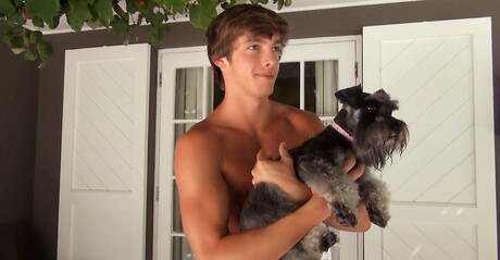 Helmut, Christian Lundgren, Hoyt y Jerome se follan en el baño