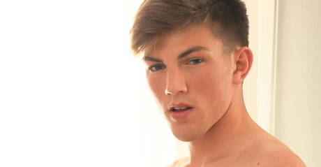 捷克肌肉男柯克高更在淋浴時手淫