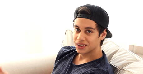 肌肉發達的丹尼·斯科特（Denny Scott）手淫