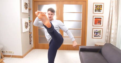 El culturista Adriano Ferrer se burla de su polla