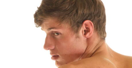 Przystojny facet Michael Seberg masturbuje się