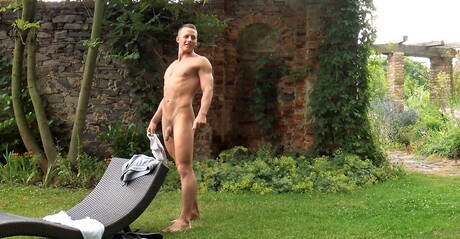 Le dur à cuire américain Kris Evans et le costaud hongrois Zac Dehaan aiment la branlette en extérieur