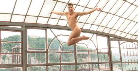 Two czech guys stud Gino Mosca and beefy Claude Sorel in handjob sex action