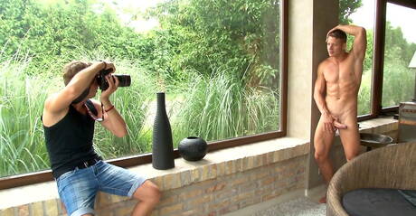 Le dur à cuire hongrois Zac Dehaan se branle la bite