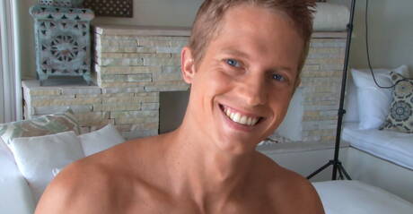 Belami Online: Russian hunky guy Yuri Alpatow teasing his cock