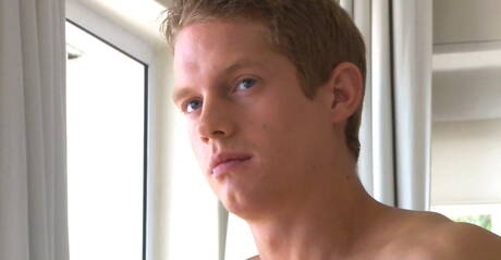 Russian hunky guy Yuri Alpatow teasing his cock