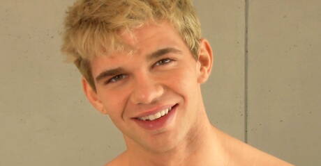 俄羅斯種馬道爾頓·布里格斯自慰