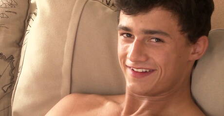 超級猛男 Isaac Jackson 挑逗他的雞巴