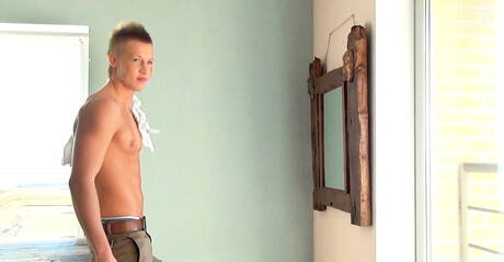 Le costaud Andrew Lynch taquine sa bite