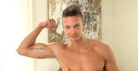 Well-built Bjorn Nilsen having a pleasure