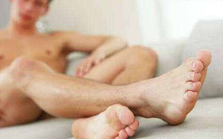 Czech young dude Jeff Mirren get naked and showing hot ass