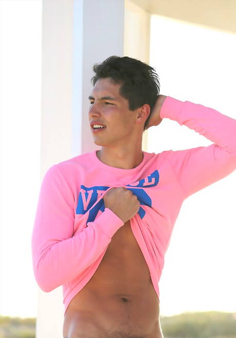 Czech husky guy Antony Lorca get naked and showing nice ass on the beach