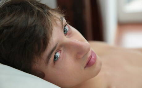 捷克年輕巴斯蒂安杜菲展現完美身材