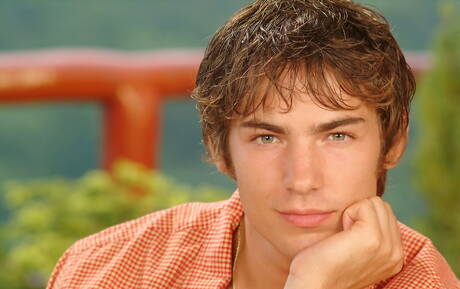 Muscular Tony Jones posing nude and showing hot ass outside