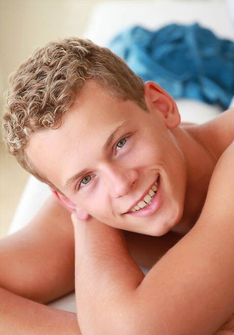 Belami Online: Hot guys Helmut Huxley, Hoyt Kogan and Jerome Exupery in hot 3some ass bang