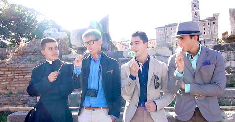 Kevin、Gino Mosca、Joel、Zac、Claude Sorel 和 Jean-Daniel 在戶外進行火熱的群交場景