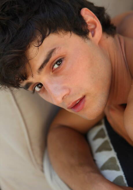 Czech strongman Andre Boleyn get naked and showing tight ass outdoor