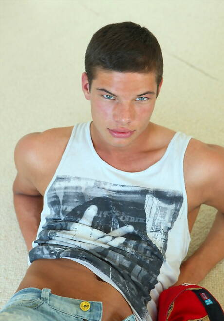 公牛 Sandor Endris 展現出強健的體魄